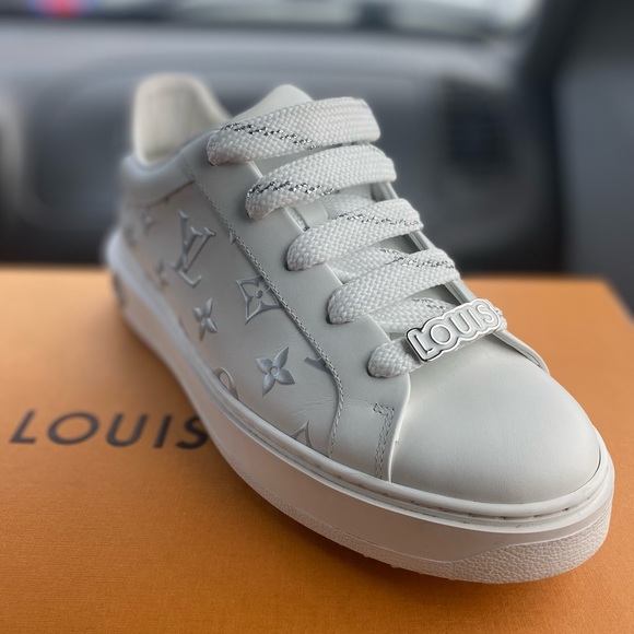 I’m selling a pair of Louis Vuitton sneakers. size 9 asking $1200 obo. - Picture 1 of 2